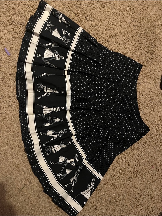 Liz Claiborne Dresses & Skirts - Liz Claiborne Black and White Polka Dot Skater Skirt with Figurine Border